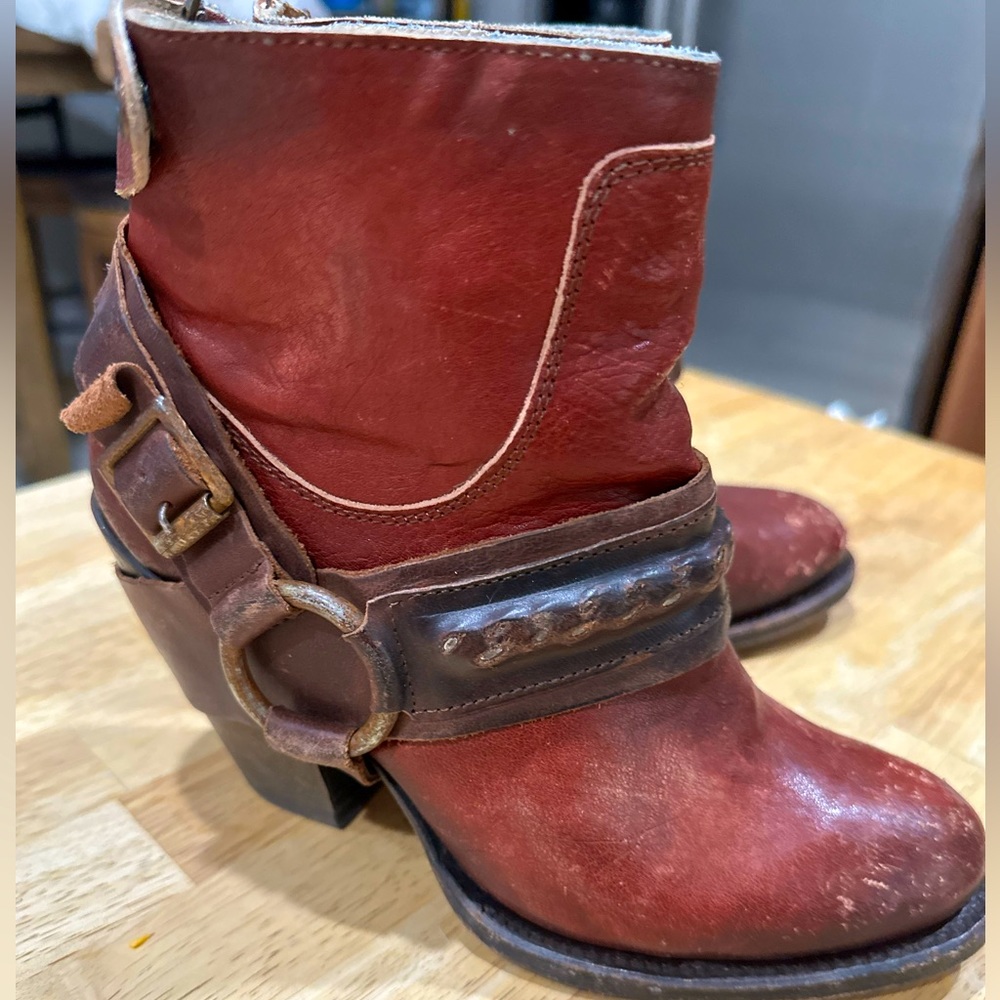 Freebird by Steven Dark Red Leather Boots Size 7 El Paso